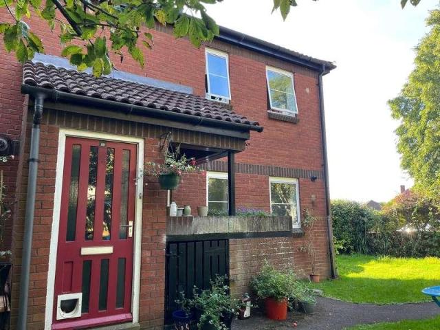 Flat for sale in Kingswood, South Gloucestershire