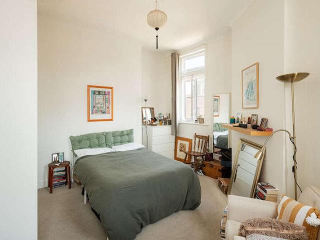 Flat for sale in Camberwell, Greater London