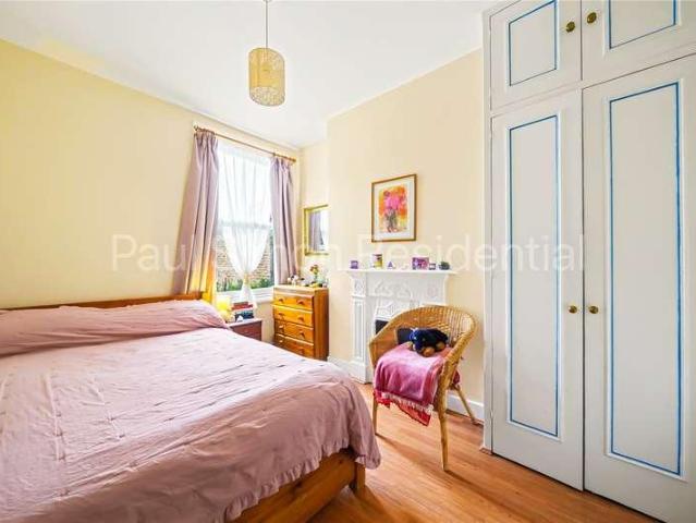 Flat for sale in Harringay, Greater London