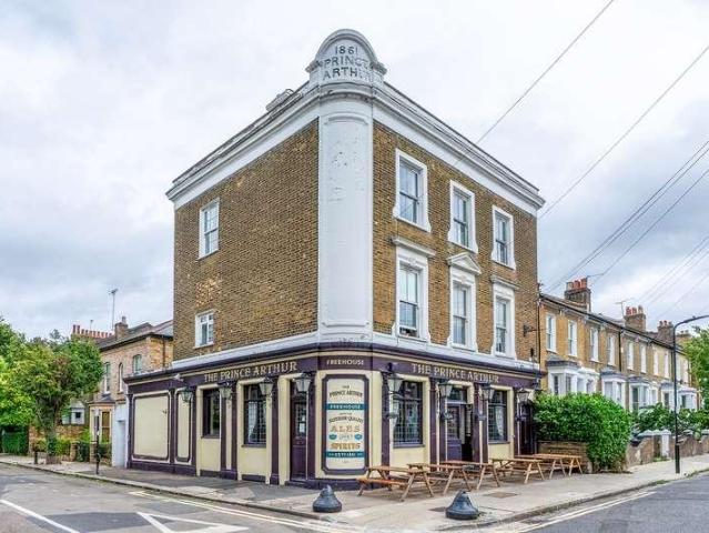 Flat for sale in Dalston, Greater London