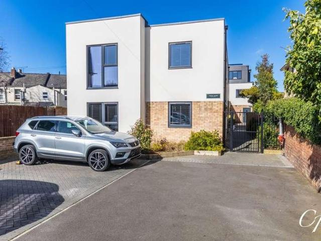 Flat for sale in Golden Valley, Gloucestershire