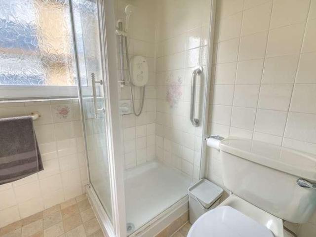 Flat for sale in Surbiton, Greater London
