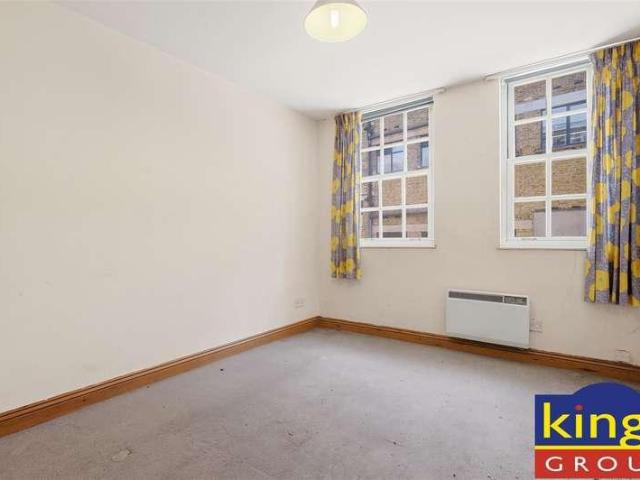 Flat for sale in Stepney, Greater London