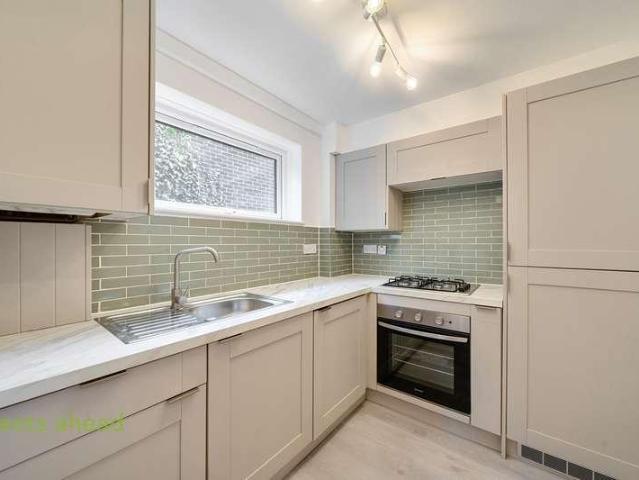 Flat for sale in London Borough of Croydon, South Norwood