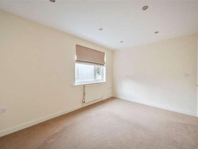 Flat for sale in Thames Ditton, Elmbridge