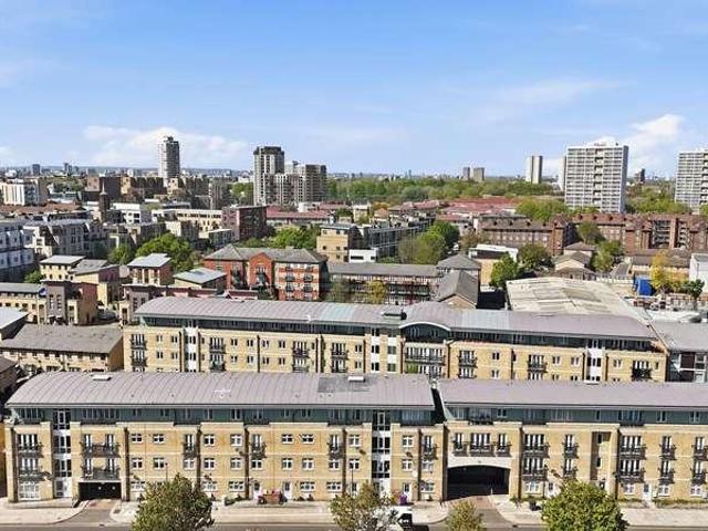 Flat for sale in Bromley-by-Bow, Poplar Grove
