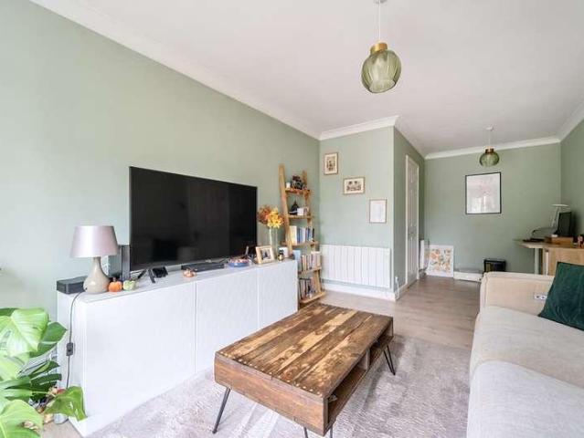 Flat for sale in Bray Wick, Maidenhead