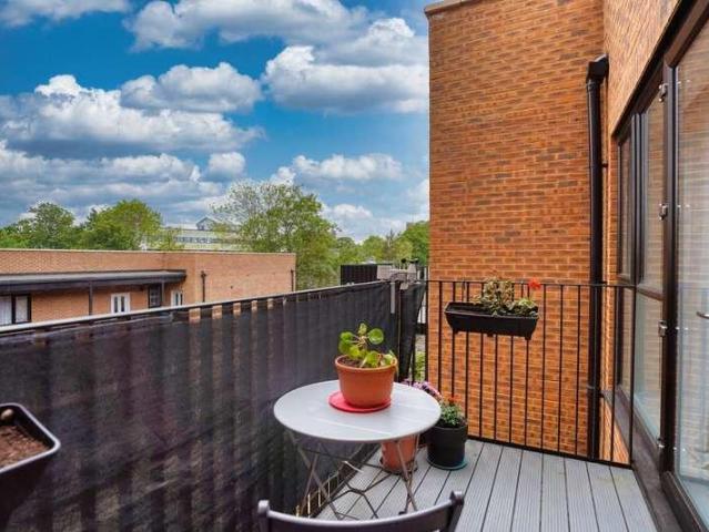 Flat for sale in Lower Sydenham, Greater London