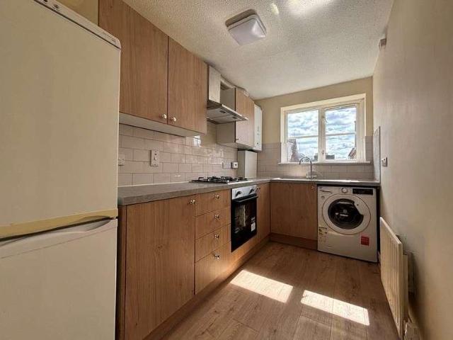 Flat for sale in Woking, Surrey