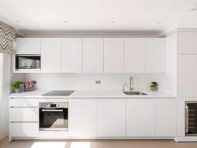 Flat for sale in Kensal Town, Bayswater