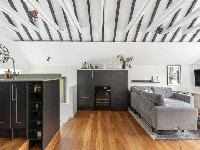 Flat for sale in London Borough of Wandsworth, Greater London