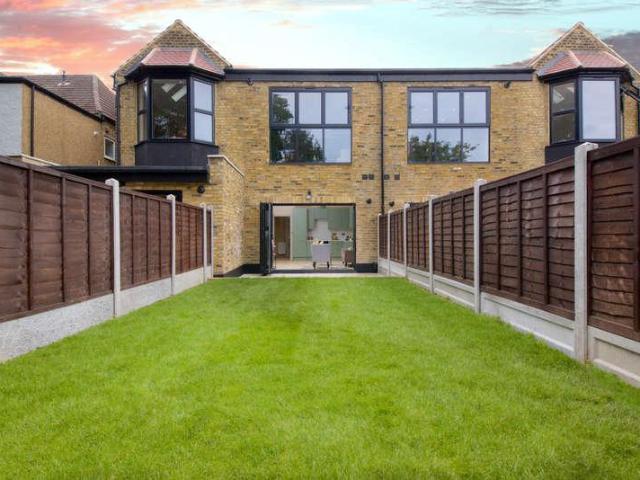 Flat for sale in Palmers Green, Greater London