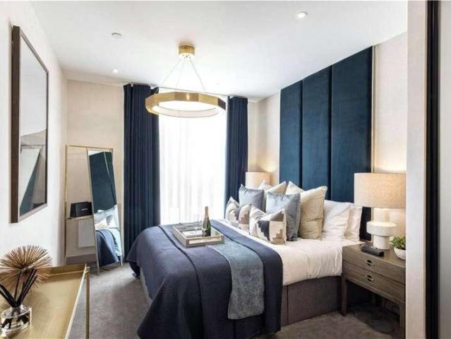 Flat for sale in Birch Green, Lower Halliford