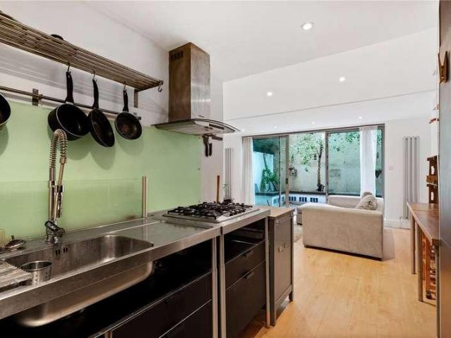 Flat for sale in Islington, Greater London