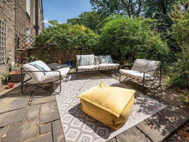 Flat for sale in Kentish Town, Greater London