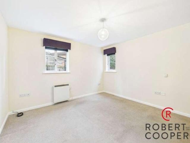 Flat for sale in Ruislip, London Borough of Hillingdon Flat for sale in Ruislip, London Borough of Hillingdon