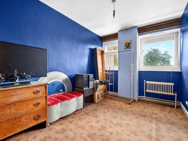 Flat for sale in London Borough of Hackney, Greater London