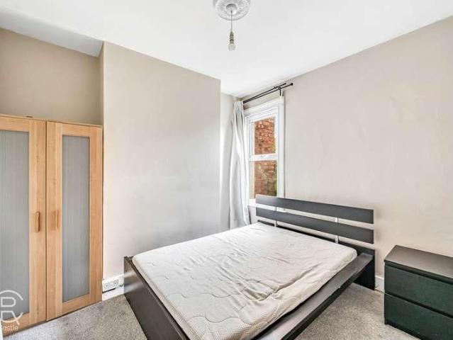Flat for sale in London Borough of Ealing, Hanwell