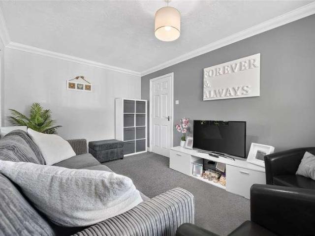 Flat for sale in Woking, Surrey