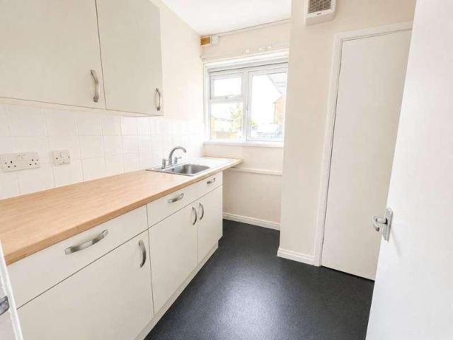 Flat for sale in Kings Hill, Colliers End