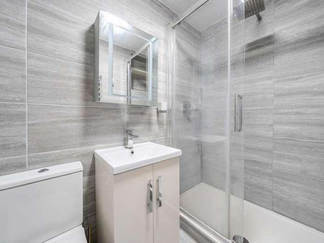 Flat for sale in Holywell Estate, Watford