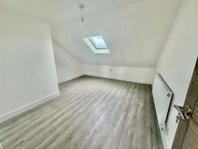 Flat for sale in London Borough of Ealing, Greenford