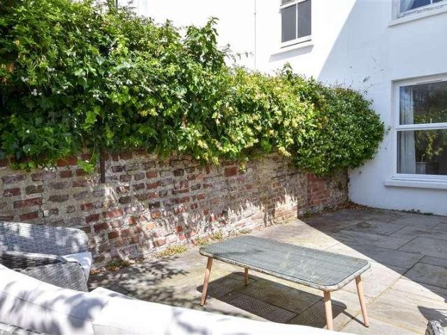 Flat for sale in Round Hill, Brighton & Hove