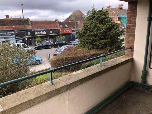 Flat for sale in Temple Fortune, Greater London
