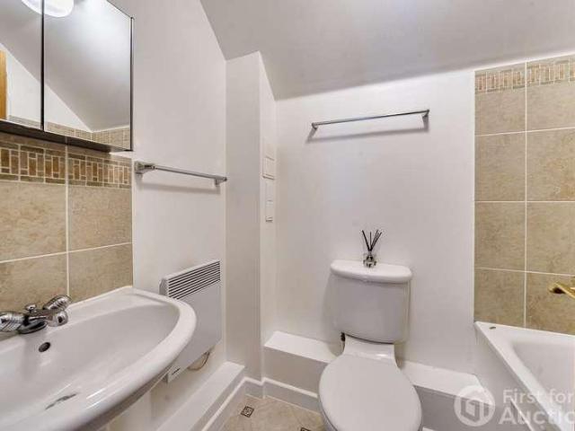 Flat for sale in Farnborough, Hampshire