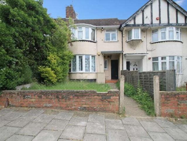 Flat for sale in Lane, Greater London