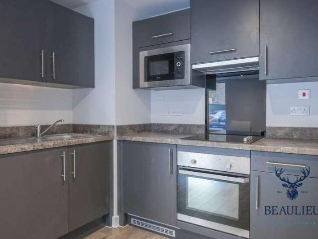 Flat for sale in Spring Park, Luton
