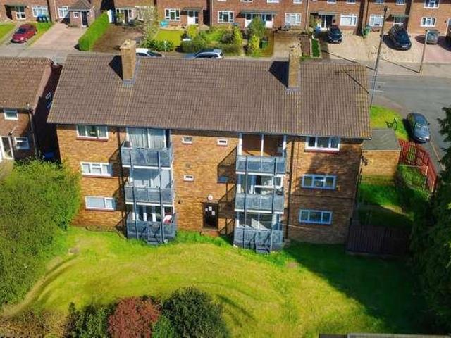 Flat for sale in Pouchen End, Hertfordshire