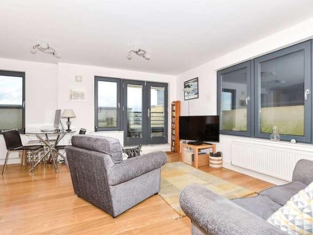Flat for sale in Midway, Kent