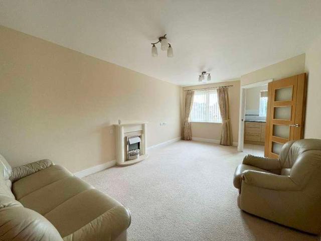 Flat for sale in Alderminster, Warwickshire