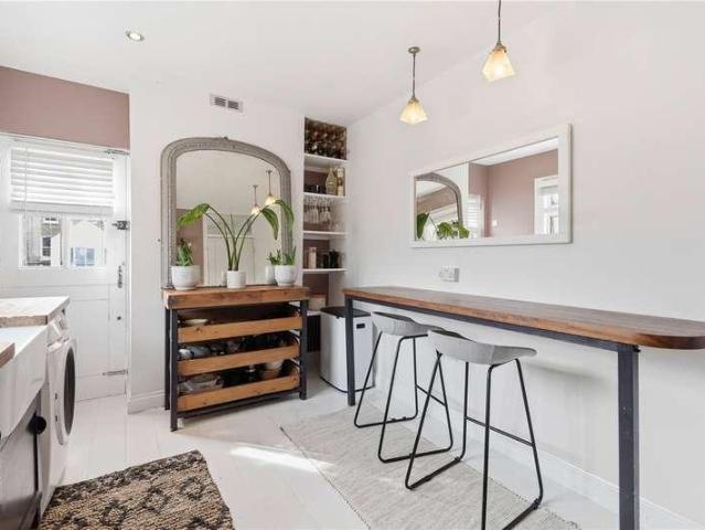 Flat for sale in East Dulwich, Greater London