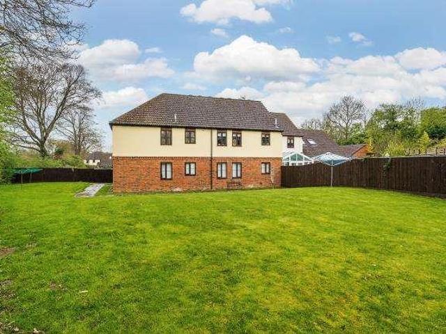Flat for sale in Berrick Salome, Oxfordshire