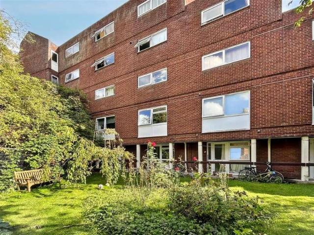 Flat for sale in Heigham Grove, East Bank