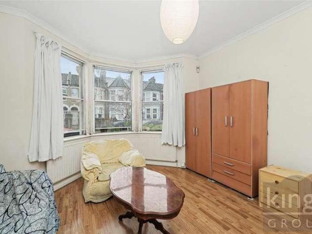 Flat for sale in Harringay, Greater London