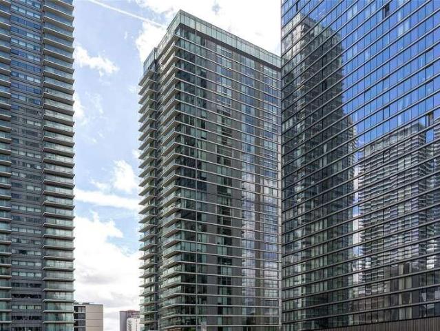Flat for sale in Canary Wharf, Greater London