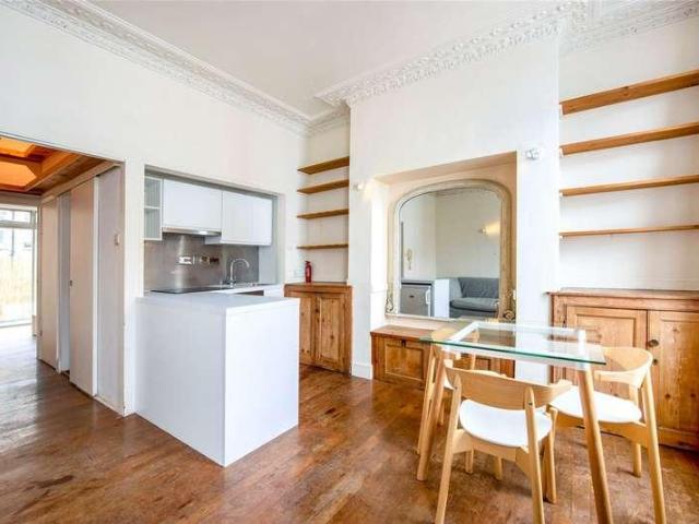 Flat for sale in Pimlico, Greater London