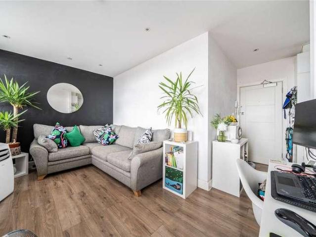 Flat for sale in Walton, Aylesbury