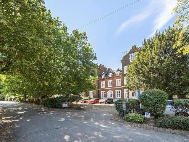 Flat for sale in Slough
