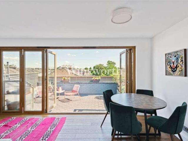 Flat for sale in Harringay, Greater London