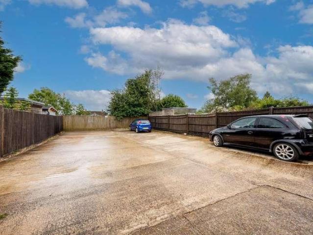 Flat for sale in Alderbrook, Cross In Hand