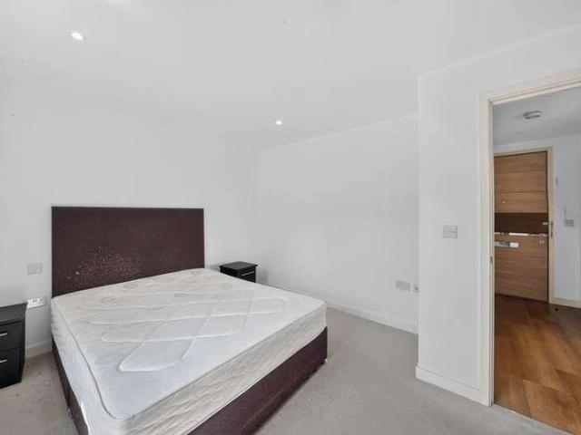 Flat for sale in London Borough of Lewisham, Greater London