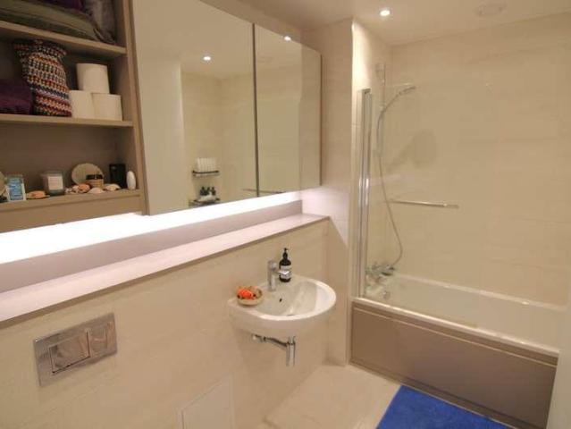 Flat for sale in Bromley-by-Bow, Poplar Grove