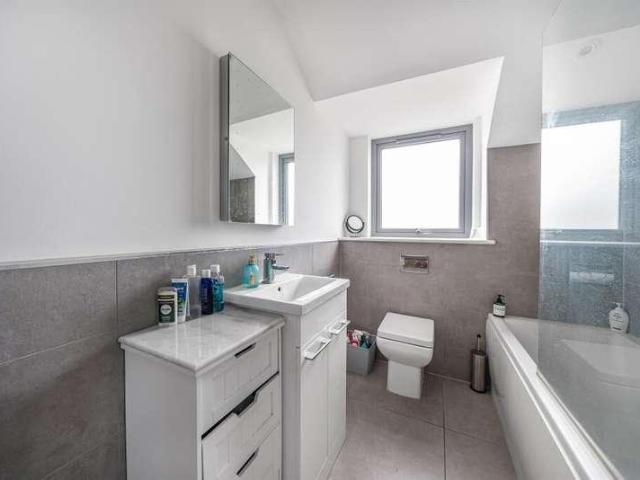 Flat for sale in Bray Wick, Maidenhead