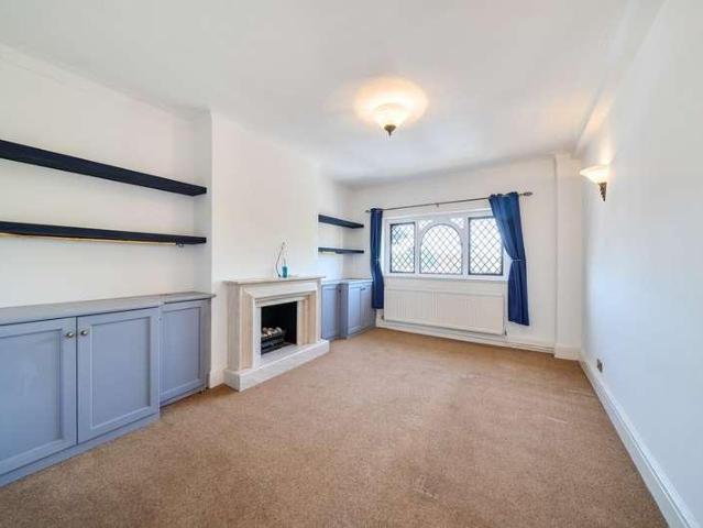 Flat for sale in Pinner, Greater London