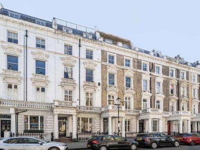 Flat for sale in Kensington, Greater London