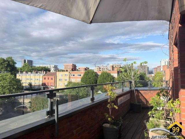 Flat for sale in Poplar Grove, Greater London